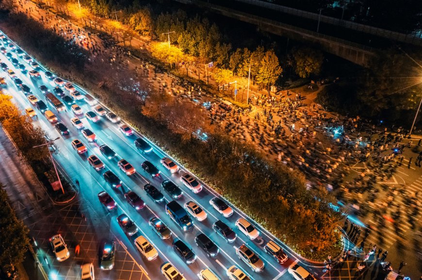 从骑行到徒步，“夜袭开封”的流量过山车