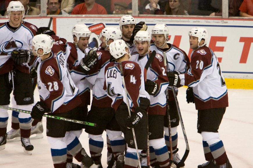 Capitals Dominate Avalanche in Thrilling 5-2 Victory: A Night of Twists and Triumphs