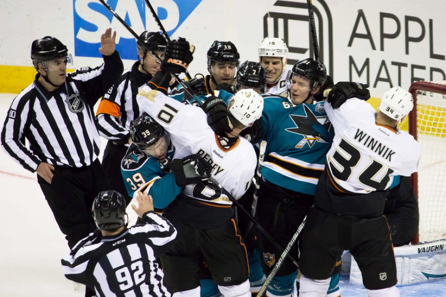 Thrilling Third Period Surge Propels Anaheim Ducks to Victory Over Chicago Blackhawks