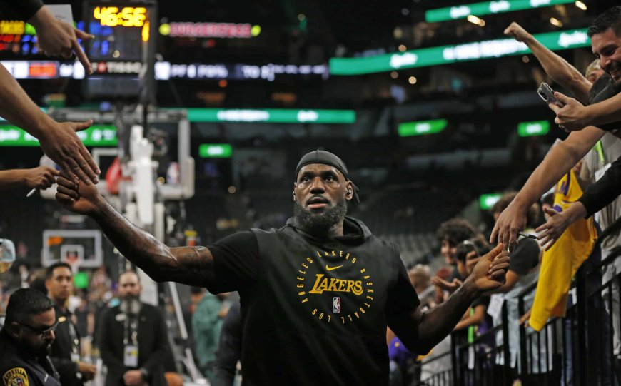 Analyst Calls Out LeBron James For Announcing He’s Leaving Social Media