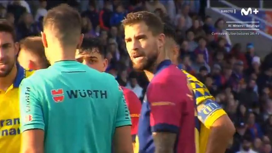 “He doesn’t see you” – TV cameras pick up reasoning for non-awarding of Barcelona penalty