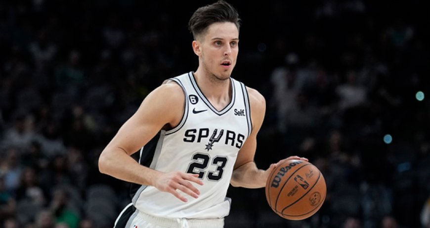 Zach Collins Fined $35K For Obscene Gesture At Official