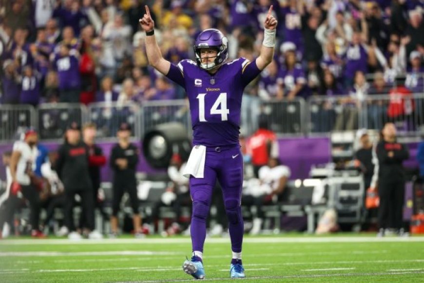 Vikings’ Sam Darnold had a career-high five passing touchdowns in a Week 14 win vs. Atlanta