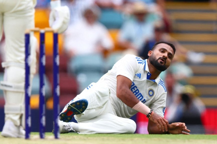 Akash Deep Saves Boundary But Australia Still Get 4 Runs - Video Goes Viral