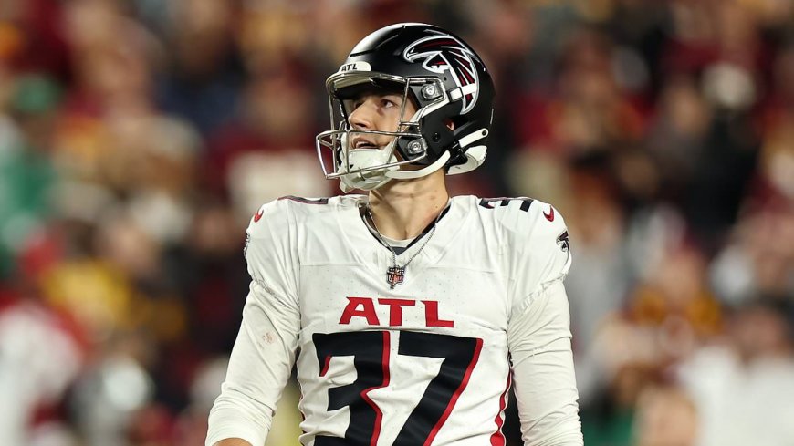 Bizarre moment Falcons fans celebrate in bar after thinking they'd scored game-winning field goal… but quickly realize their mistake