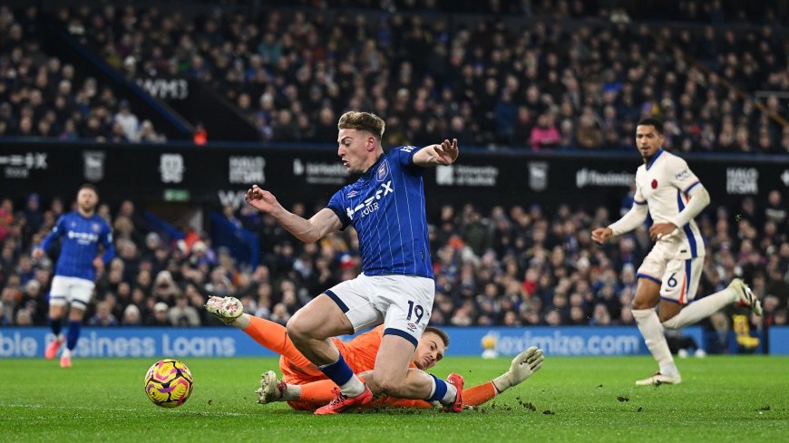 Premier League release statement as Chelsea fans rage at penalty decision against Ipswich