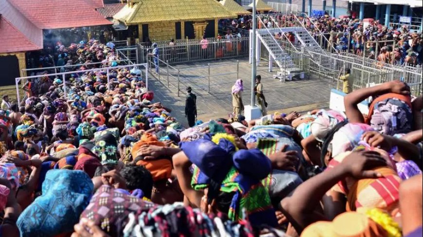 Thousands offer prayers at Sabarimala on Makaravilakku day