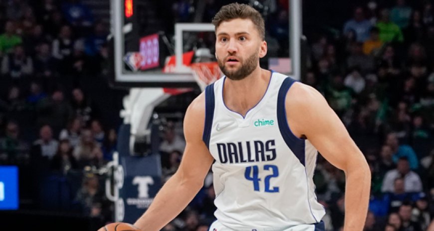 Maxi Kleber To Miss Extended Time Due To Broken Right Foot