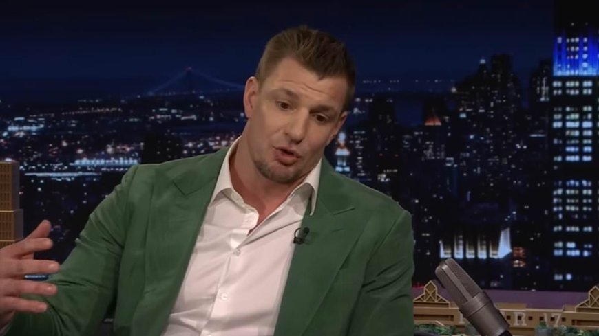 'Cursed' Rob Gronkowski makes his Chiefs-Eagles Super Bowl prediction on Jimmy Fallon