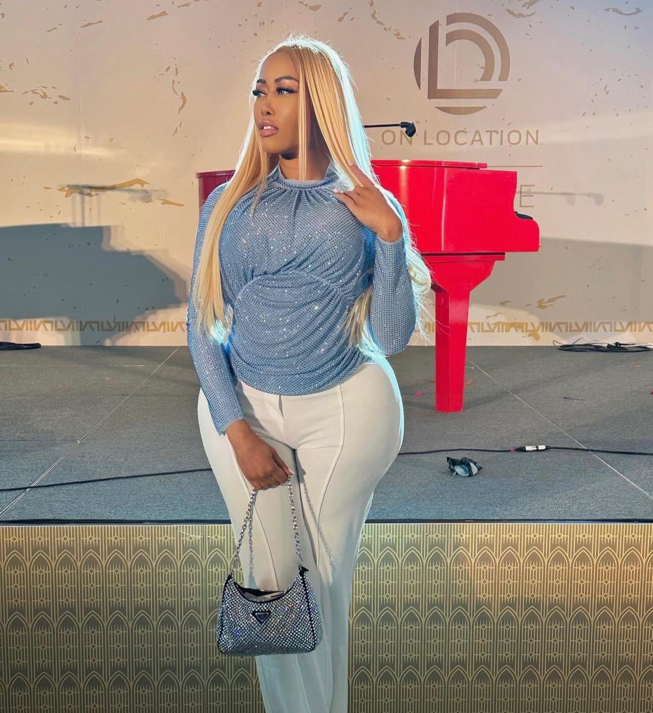 Moriah Mills holding a purse