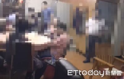 桃園警掃蕩四色牌賭場！23阿公阿嬤級賭徒被逮　合計2000歲