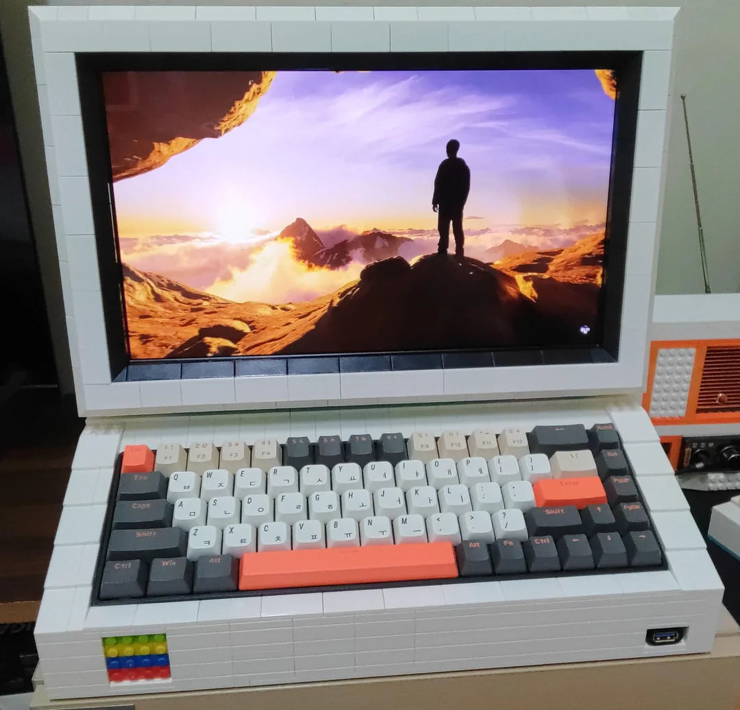 Retro-style PC housing built using Lego-style bricks.