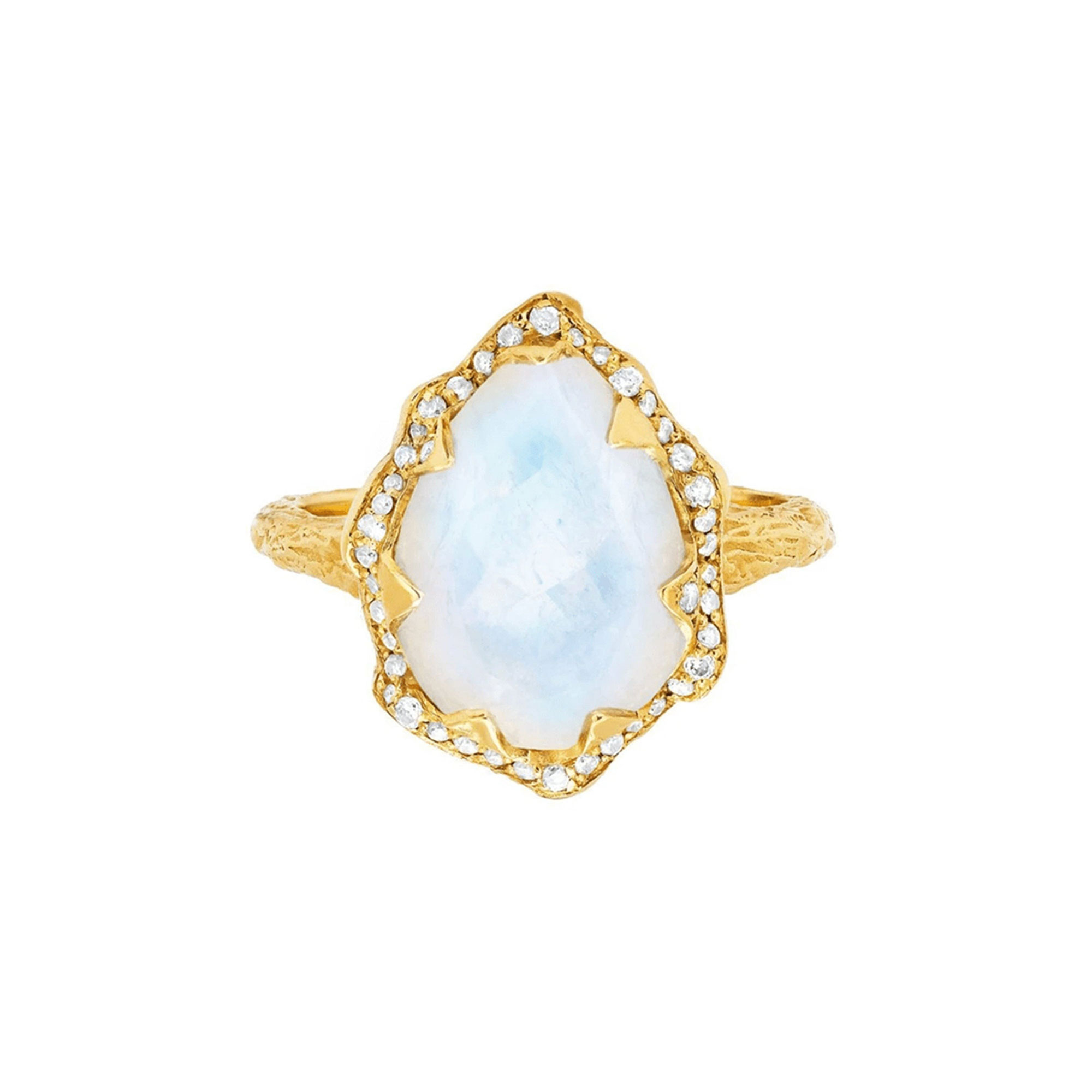 Meghan Markle Wears Queen Ring With Stone Bringing Good Fortune 4