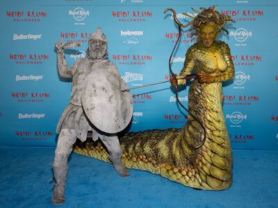 「萬聖節女王」海蒂克隆醜到無極限　扮蛇髮女妖梅杜莎石化老公