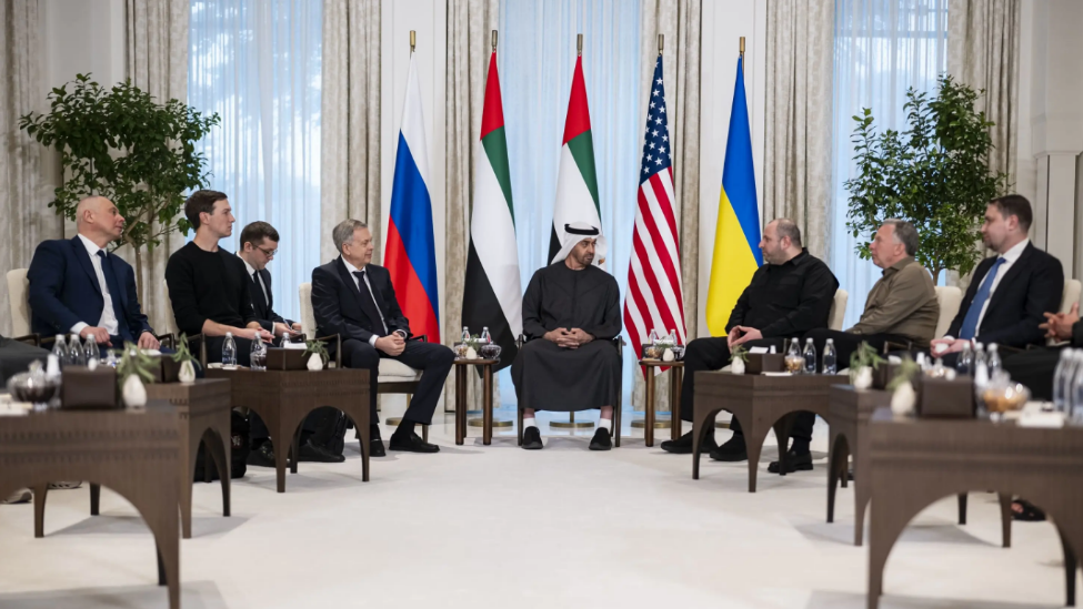 俄美乌23日至24日首次举行三方接触，也是俄乌在美方提出所谓&ldquo;和平计划&rdquo;后的首次公开直接接触。