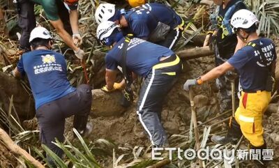 高雄終於放晴！南橫1家5口墜谷重啟搜救　人力挖掘盼有奇蹟