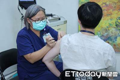流感疫苗3天近87萬人搶打「明天有望破百萬」　新冠打氣翻5倍