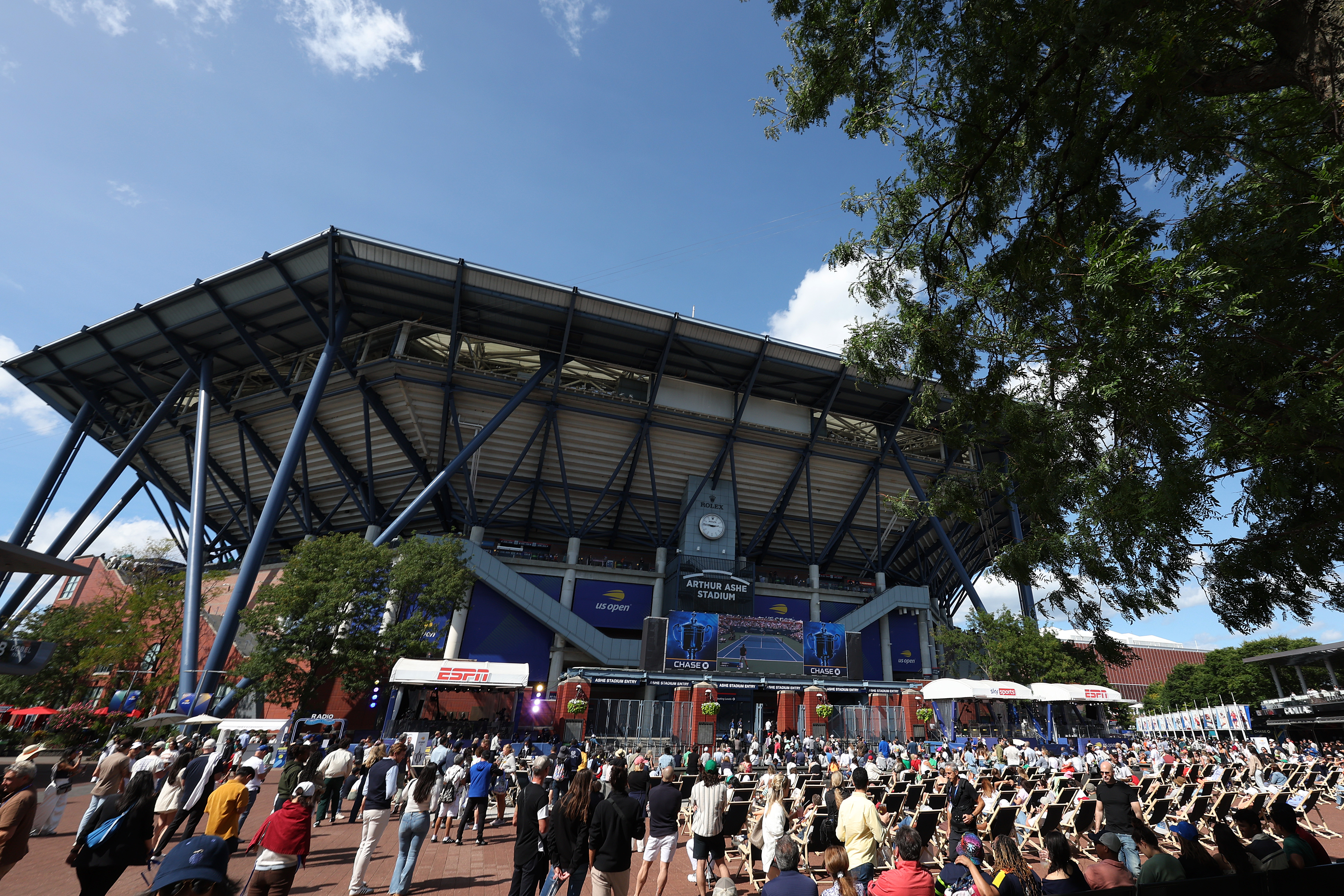 NEW YORK, NEW YORK - SEPTEMBER 08: Fans watch the Men's Singles Final match between Taylor Fritz of the United States and Jannik Sinner of Italy outside of Arthur Ashe Stadium on Day Fourteen of the 2024 US Open at USTA Billie Jean King National Tennis Center on September 08, 2024 in the Flushing neighborhood of the Queens borough of New York City. (Photo by Jamie Squire/Getty Images)