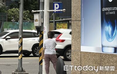 幾近無雨有陣風...台中颱風假現況曝　百貨「分流三角錐」擺回來