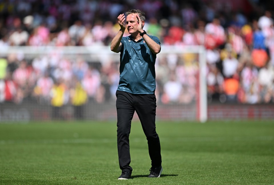 SOUTHAMPTON, ENGLAND - AUGUST 09: Phil Parkinson, Manager of Wrexham applauds the fans following the team's defeat during the Sky Bet Championship match between Southampton and Wrexham AFC at St Mary's Stadium on August 09, 2025 in Southampton, England. (Photo by Dan Mullan/Getty Images)