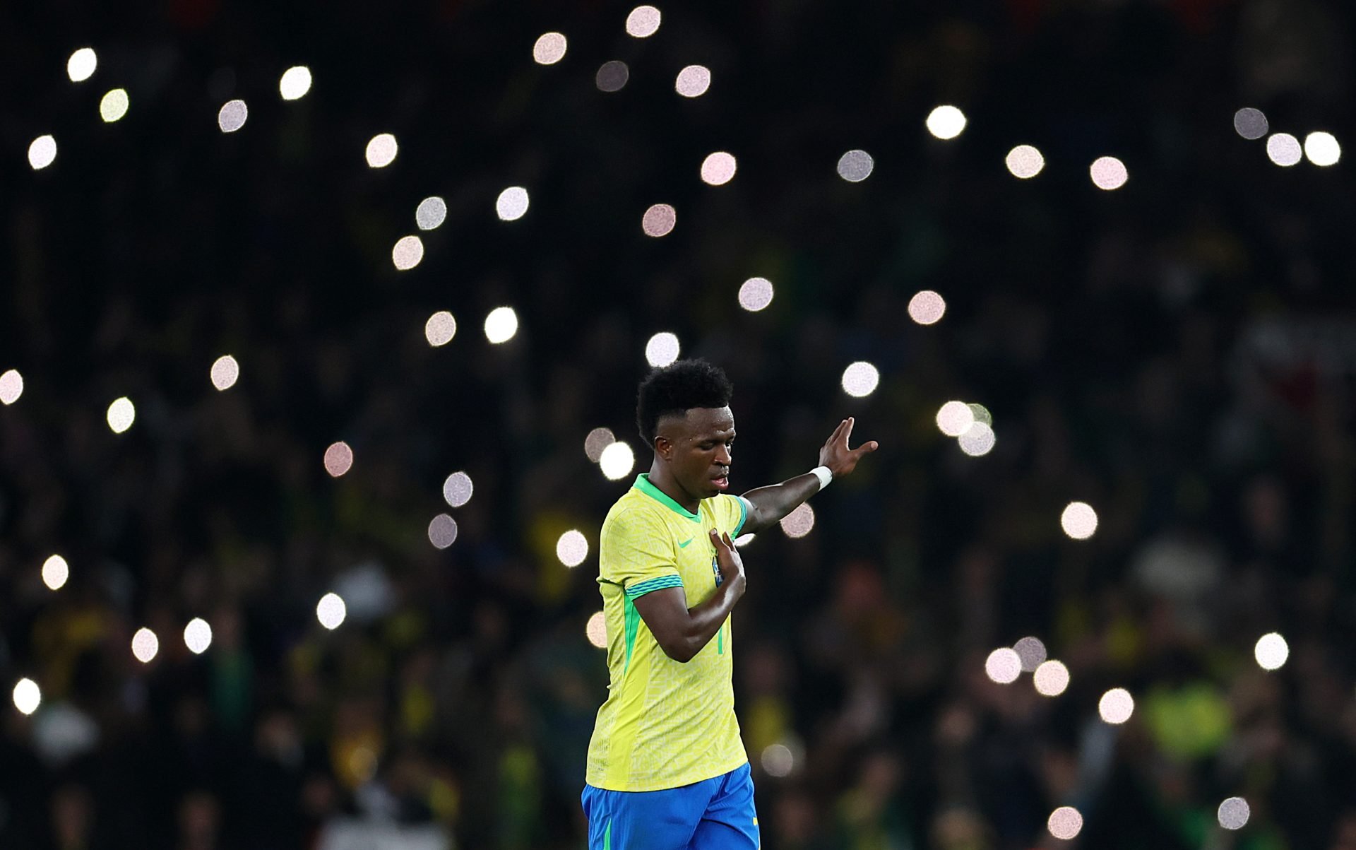 Chelsea push to break the market with &euro;150m bid for unsettled Real Madrid star &ndash; report