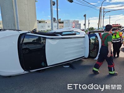雲林土庫高鐵橋下車禍　2休旅車擦撞「90度側翻」4人送醫