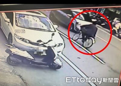彰化男拿刀騎單車！逆向砍汽機車「後照鏡全毀」　警鎖定身分追查