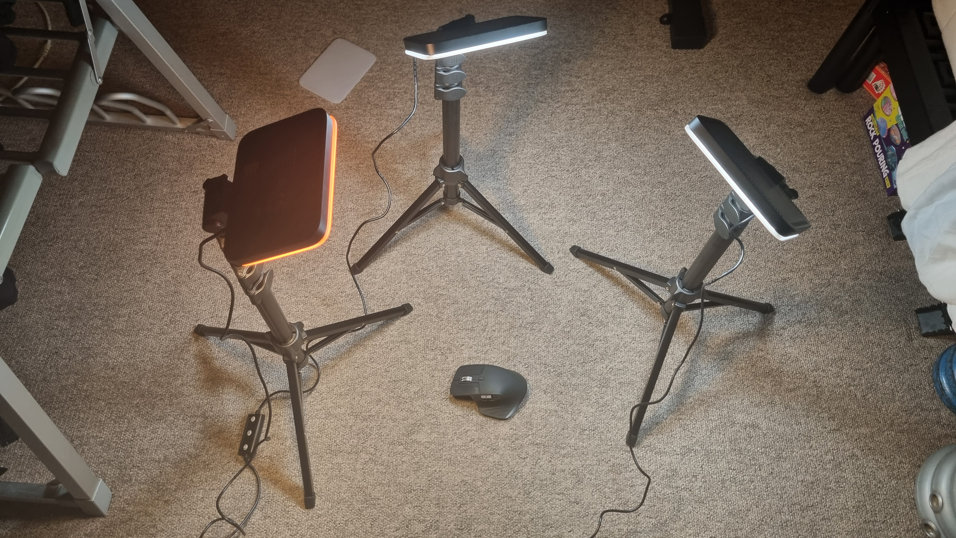 A mouse surrounded by Neewer Basics lights