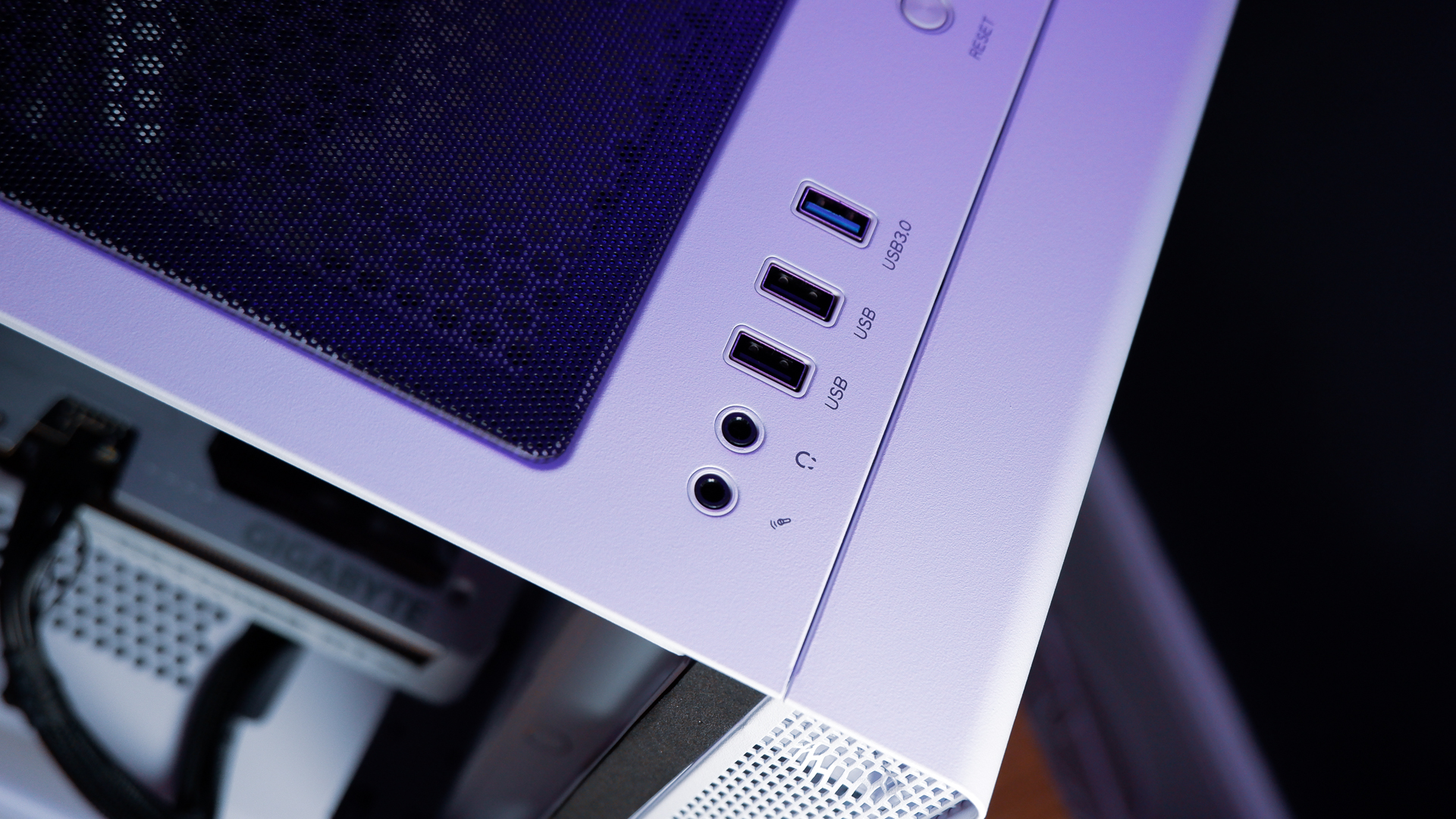 A white gaming PC built using a Thermaltake PC case, Cooler Master fans, and an AMD CPU.