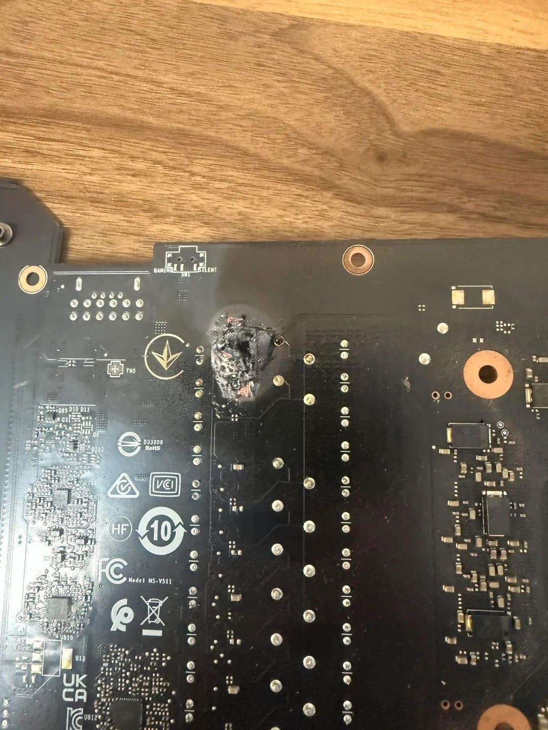 RTX4080 Super短路：严重到PCB都被烧穿 堪称最惨烈