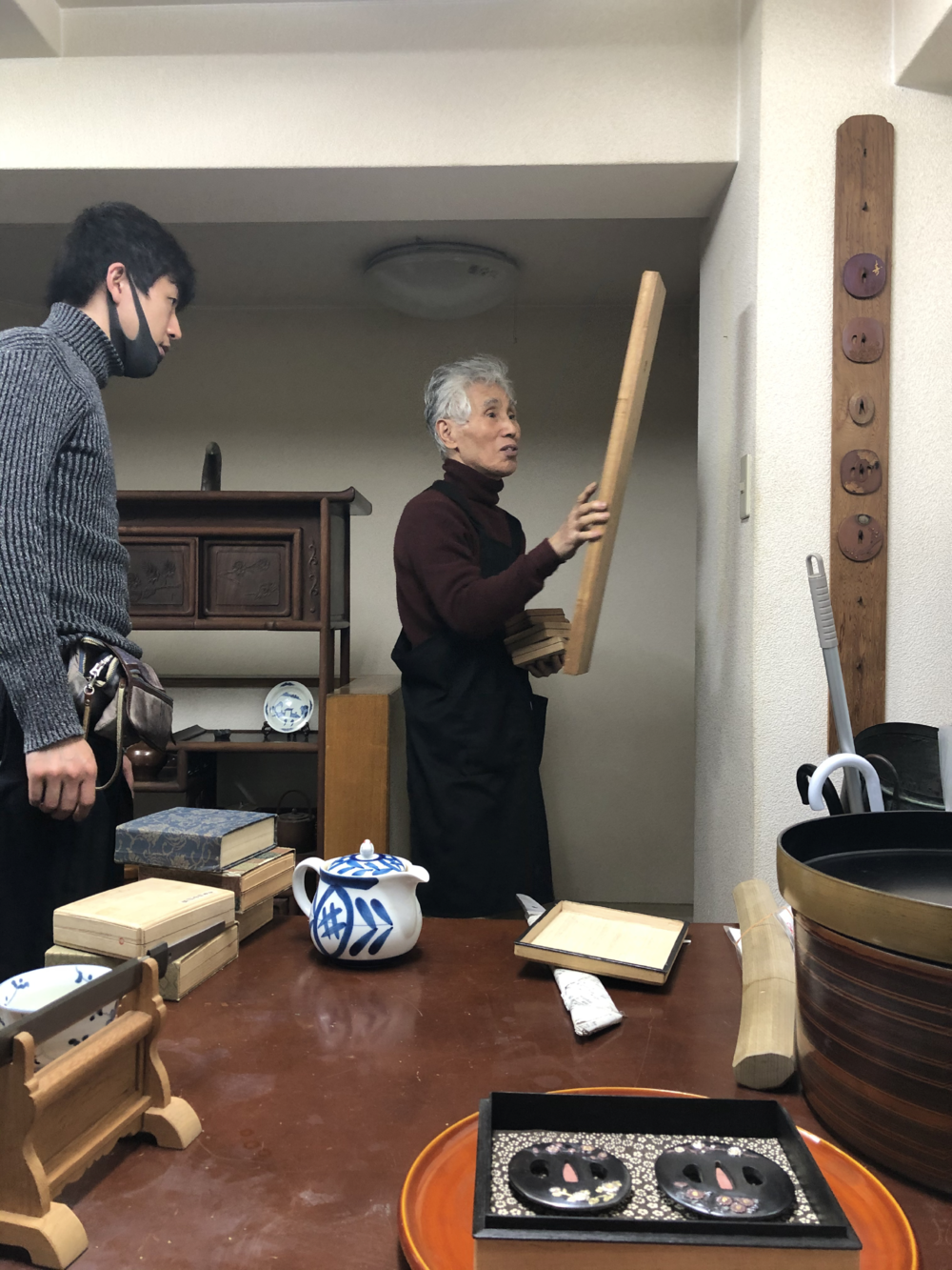 中国小伙儿杀进日本千年刀剑产业