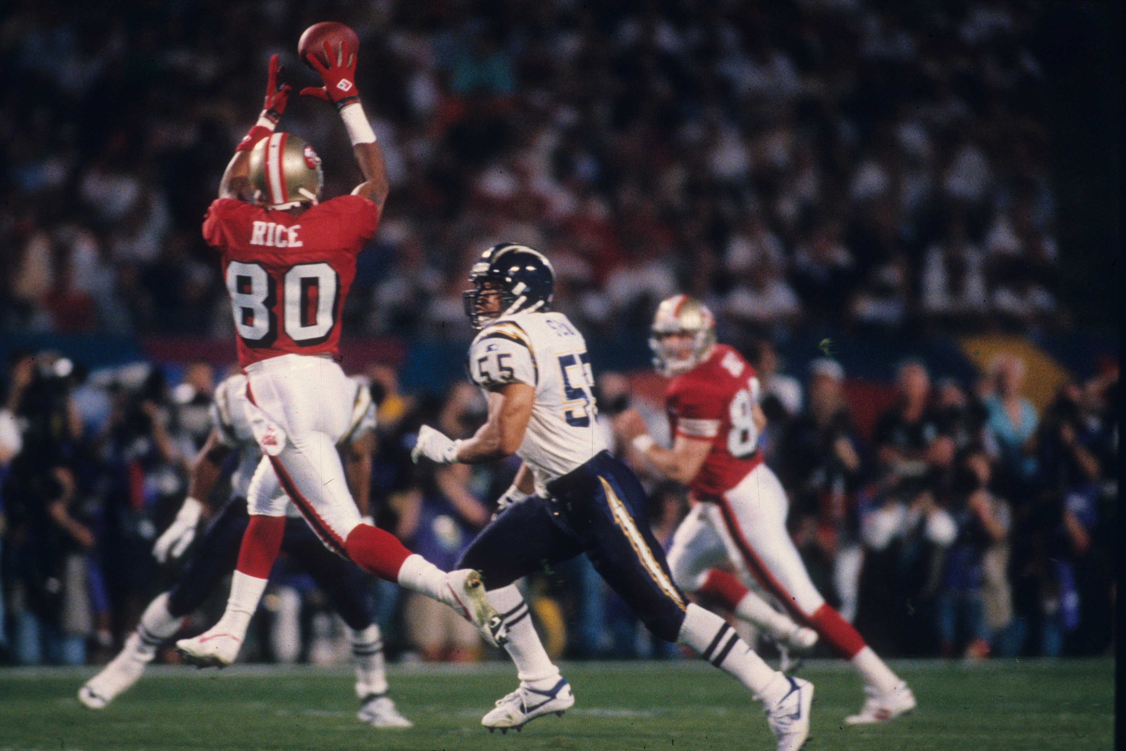 MIAMI, FL - JANUARY 29: Wide receiver Jerry Rice #80 of the San Francisco 49ers catches a pass behind linebacker Junior Seau #55 of the San Diego Chargers in Super Bowl XXIX at Joe Robbie Stadium on January 29, 1995 in Miami, Florida. The 49ers defeated the Chargers 49-26. (Photo by Joseph Patronite /Getty Images)