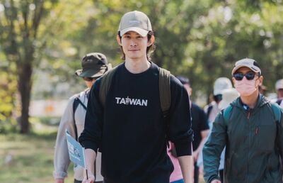 波特王揪「一台遊覽車」赴花蓮救災！用詞遭檢討正面回應：被罵也沒關係