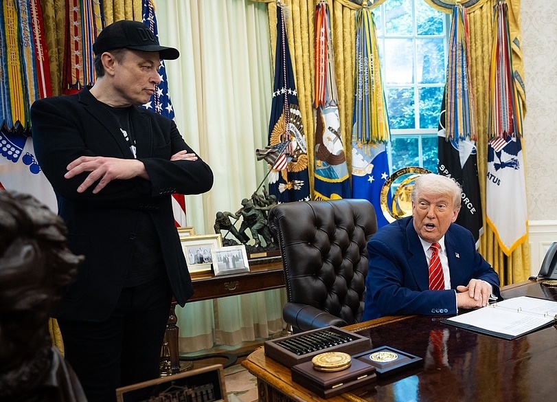 特朗普与SpaceX首席执行官埃隆&middot;马斯克（左） 资料图 图源：视觉中国