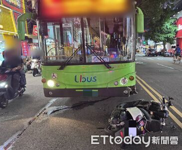 台中逢甲商圈車禍　19歲女騎士碰撞公車送醫