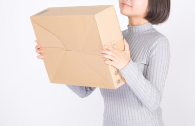 超商店員偷拆胸罩包裹「猛衝自拍到射」洗好放回去　她拆貨崩潰