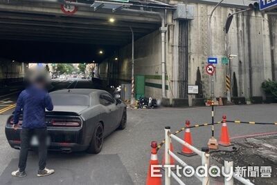 高雄轎車右轉不禮讓！18歲直行騎士遭撞飛　人車倒地送醫