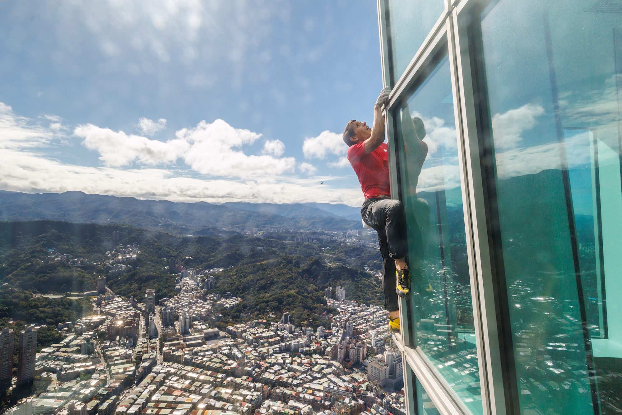 Skyscraper-Live-Netflix-6000px_2F0A9105