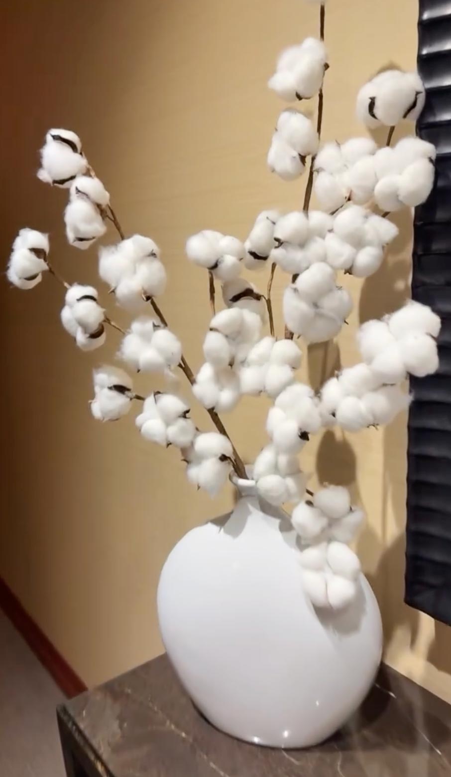 Serena Williams Calls Out Hotel for Having Cotton as Decoration Doesn t Feel Great 002
