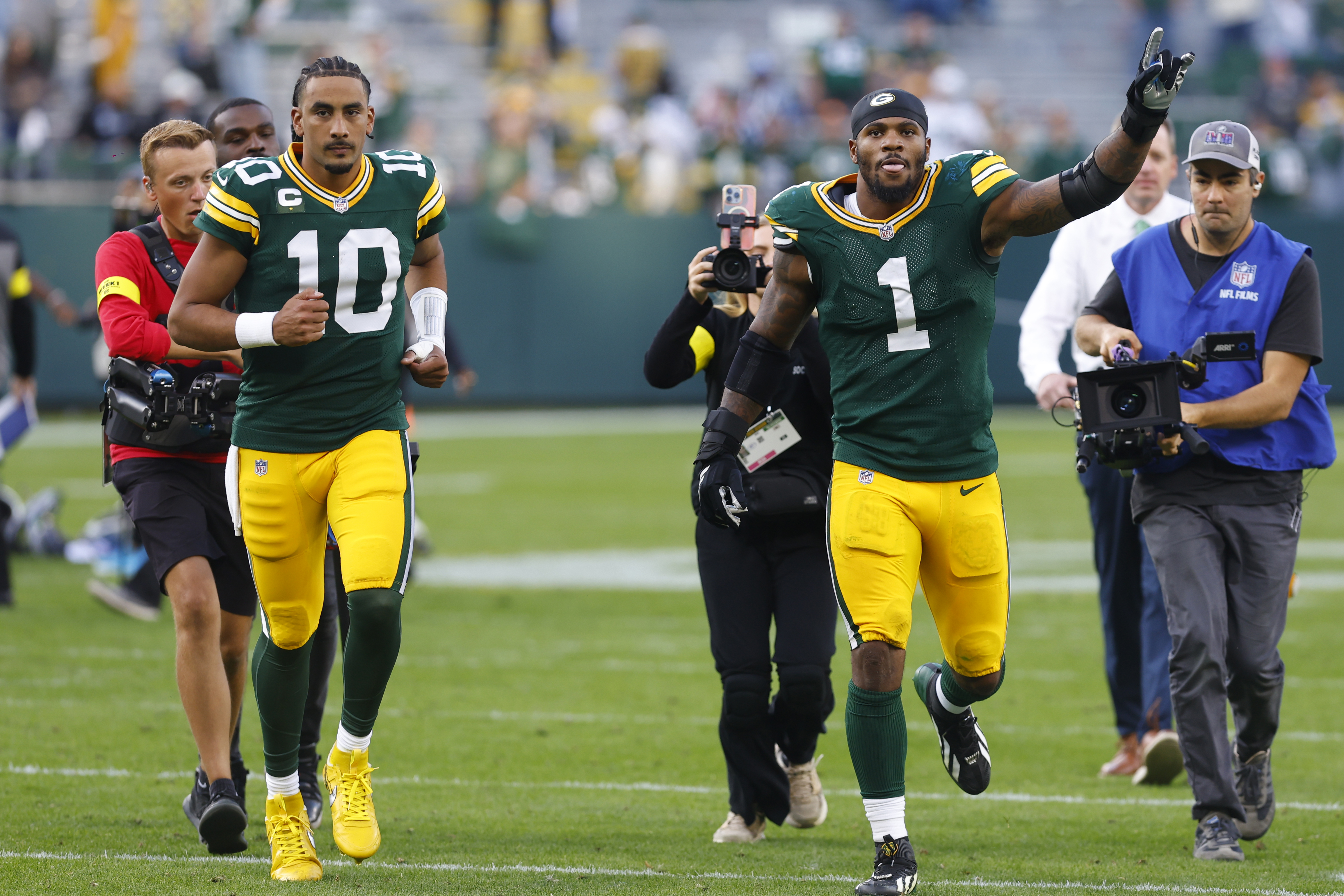 GREEN BAY, WI - SEPTEMBER 07: Green Bay Packers quarterback Jordan Love (10) and Green Bay Packers defensive end Micah Parsons (1) run off the field after a game between the Green Bay Packers and the Detroit Lions on September 7, 2025 at Lambeau Field in Green Bay, WI. (Photo by Larry Radloff/Icon Sportswire via Getty Images)