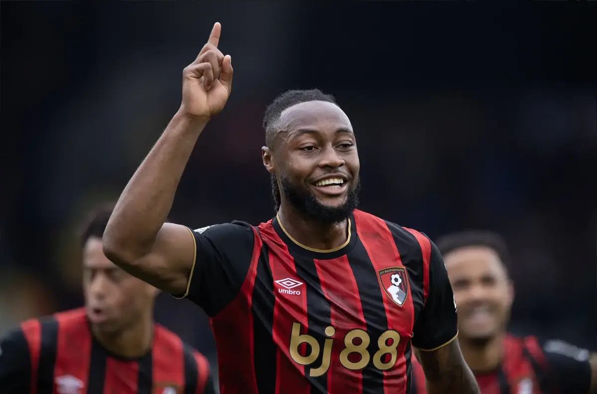 Manchester City apply transfer pressure to Liverpool in &pound;65 million chase for Premier League star