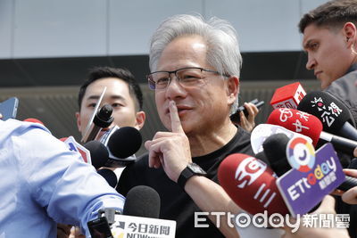 黃仁勳傳今早抵台！　專機預計降落松山機場