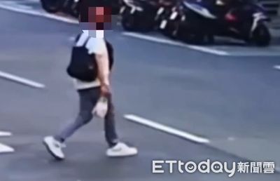 他凌晨闖東區！20分鐘連偷2家韓系服飾店　拎早餐逃亡畫面曝