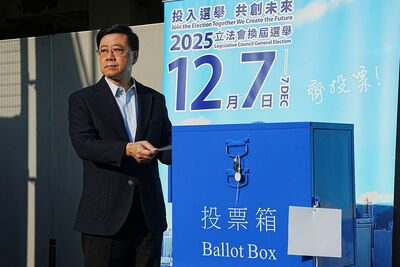 香港立法會選舉展開　特首：守護宏福苑災民的一票