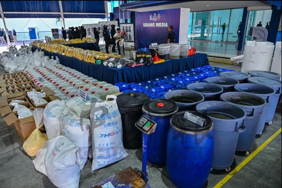 马来西亚警方今年展开的609次取缔行动中，共起获215吨价值逾31亿令吉（9亿8500万新元）的毒品。（中国报）