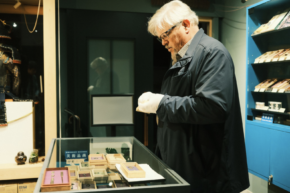 中国小伙儿杀进日本千年刀剑产业