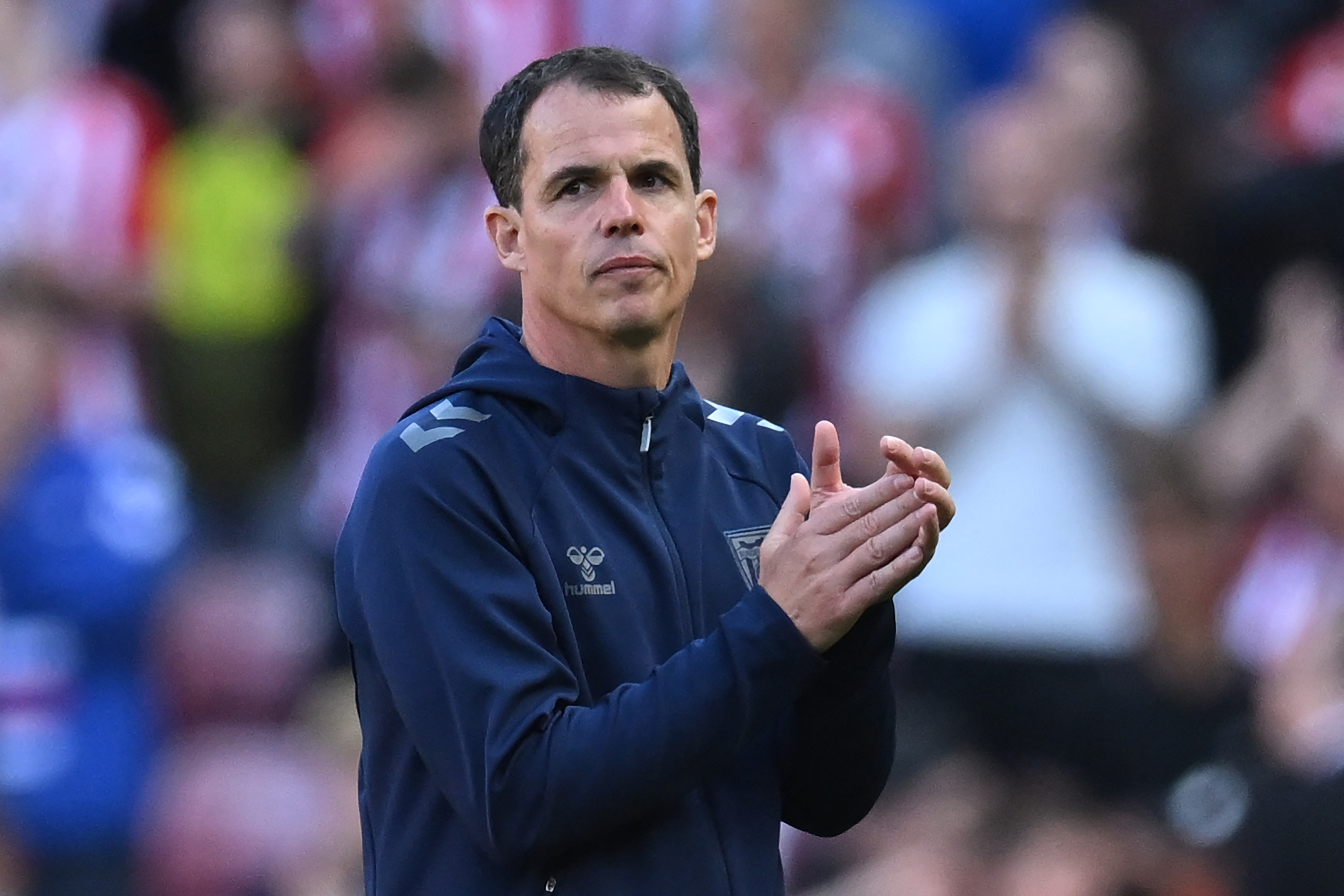 Sunderland's French head coach Regis Le Bris applauds fans on the pitch after the English Premier League football match between Sunderland and West Ham United at The Stadium of Light in Sunderland in north east England on August 16, 2025. Sunderland won the game 3-0. (Photo by ANDY BUCHANAN / AFP) / RESTRICTED TO EDITORIAL USE. No use with unauthorized audio, video, data, fixture lists, club/league logos or 'live' services. Online in-match use limited to 120 images. An additional 40 images may be used in extra time. No video emulation. Social media in-match use limited to 120 images. An additional 40 images may be used in extra time. No use in betting publications, games or single club/league/player publications. / (Photo by ANDY BUCHANAN/AFP via Getty Images)