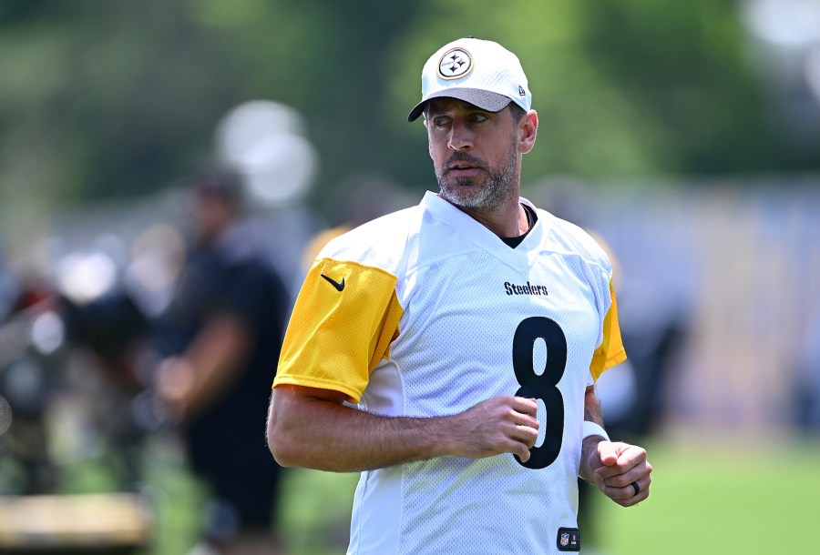 GettyImages-2219834984 Aaron Rodgers Steelers Minicamp June 2025