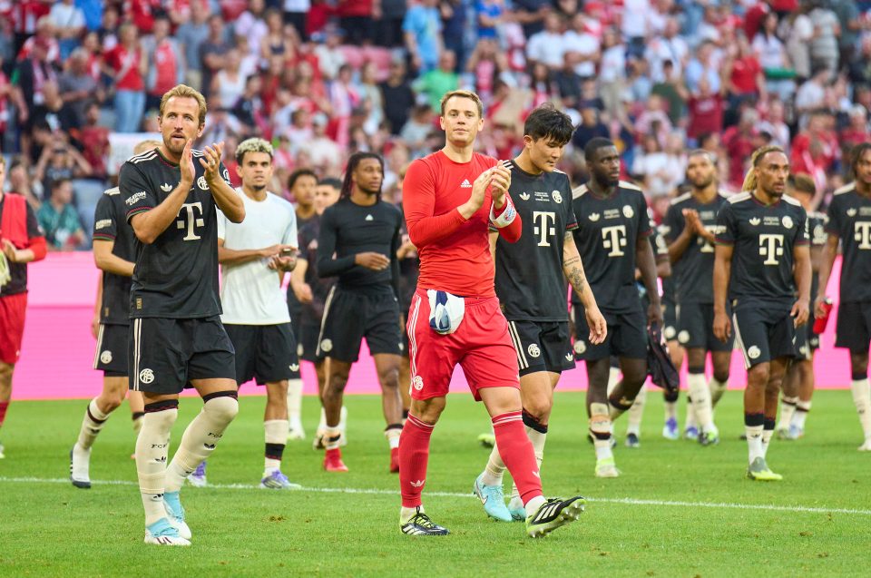MUNICH, GERMANY - AUGUST 7: Manuel Neuer, goalkeeper of FC Bayern M&uuml;nchen and Harry Kane of FC Bayern M&uuml;nchen celebrate after the pre-season friendly match as part of the Telekom Cup between FC Bayern M&uuml;nchen and Tottenham Hotspur at Allianz Arena on August 7, 2025 in Munich, Germany. (Photo by EyesWideOpen/Getty Images)