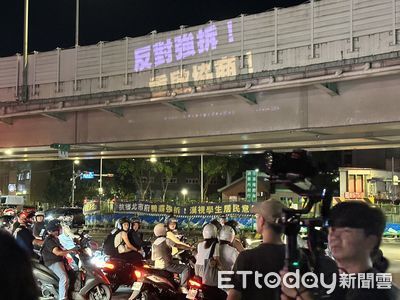 公館圓環拆除爆衝突！爆走男揮拳揍警察　大安警：依法傳辦